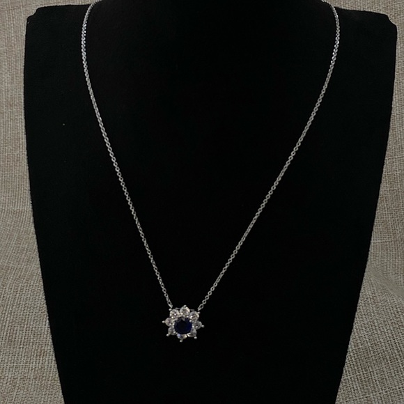 Harry Winston Flower Pendant Necklace With A Blue Gemstone At The Center - Picture 7 of 7